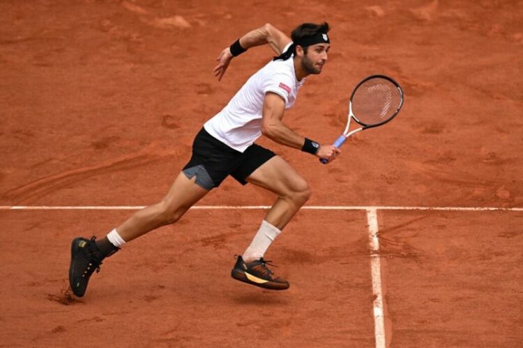 Etcheverry y Navone avanzaron en el Roland Garros
