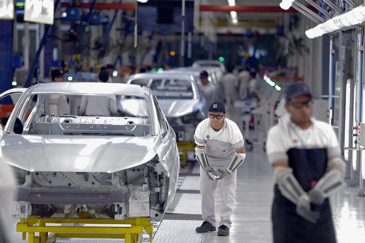 La mitad de los trabajadores de menos ingresos teme perder su empleo