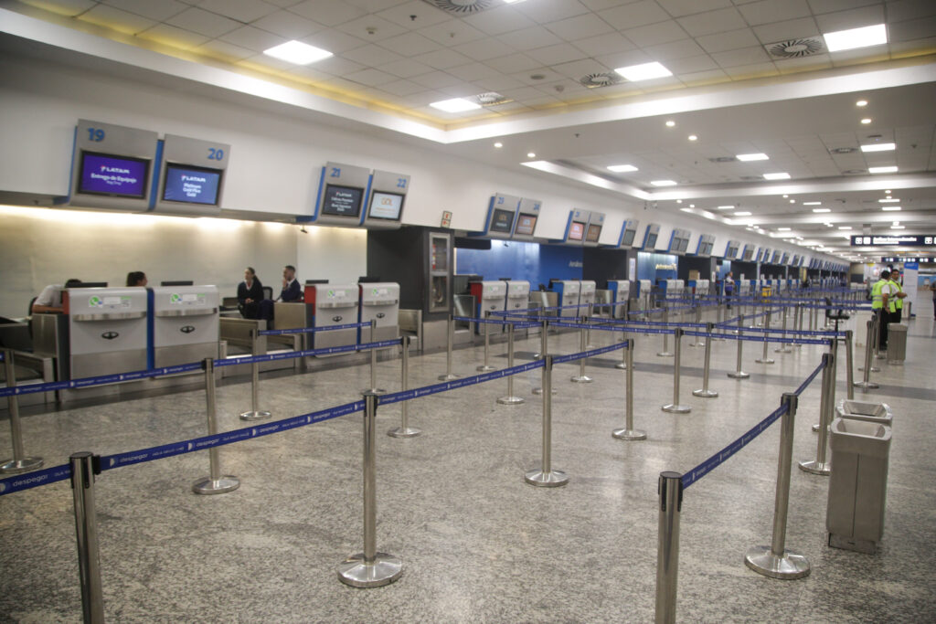 Aeronáuticos lanzan paros intermitentes durante 18 días de junio que afectarán a algunos vuelos