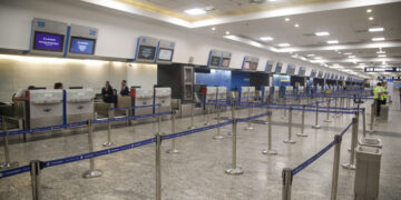 Aeronáuticos lanzan paros intermitentes durante 18 días de junio que afectarán a algunos vuelos