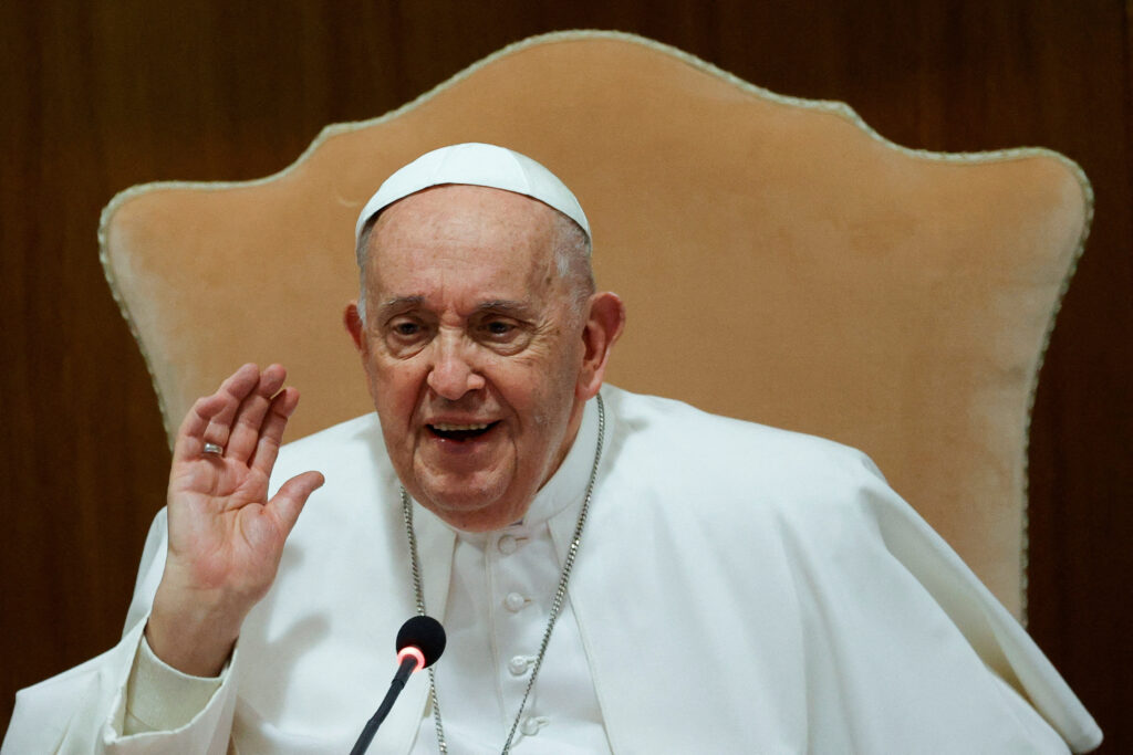 El papa Francisco repitió un término despectivo hacia los homosexuales