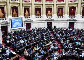 Los diputados se aumentaron un 80% los sueldos: la suba se pagará en tres cuotas