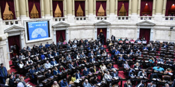 Los diputados se aumentaron un 80% los sueldos: la suba se pagará en tres cuotas
