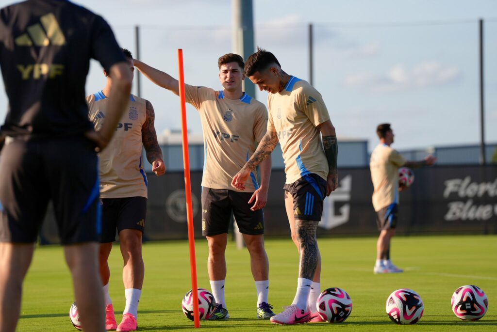 Con plantel completo, la Selección argentina se entrenó por primera vez en Estados Unidos