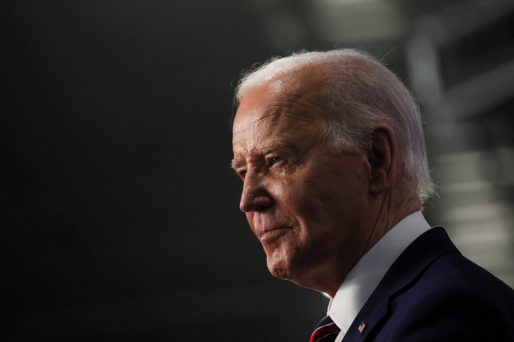 Biden anunció un programa que ofrece la ciudadanía a cónyuges de ciudadanos estadounidenses