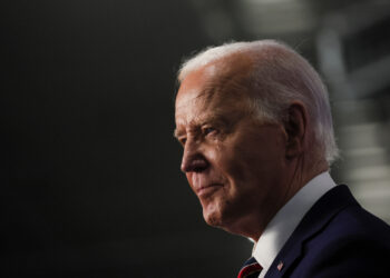 Biden anunció un programa que ofrece la ciudadanía a cónyuges de ciudadanos estadounidenses