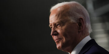 Biden anunció un programa que ofrece la ciudadanía a cónyuges de ciudadanos estadounidenses
