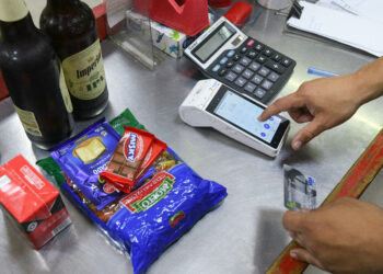 El impacto de la recesión: las ventas minoristas cayeron 7,3% anual en mayo