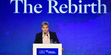 Caputo debió salir a aclarar que el Gobierno no analiza una devaluación y ratificó el «crawling peg»