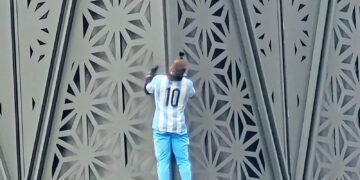 Rescataron a un youtuber polaco mientras se trepaba a un edificio de Puerto Madero