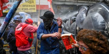 Cinco diputados de Unión por la Patria fueron hospitalizados tras ser rociados con gas pimienta