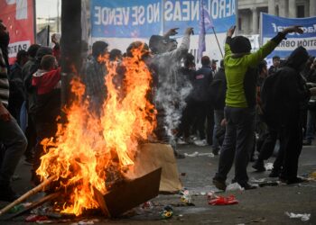 Liberaron a 17 detenidos durante los incidentes en el Congreso por la Ley Bases