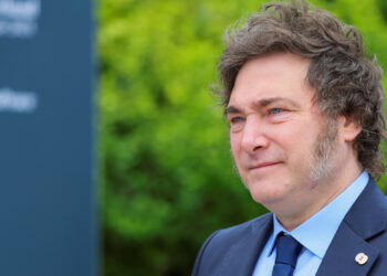 Milei volvió a criticar a Pedro Sánchez y apuntó contra el periodismo argentino