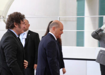 Milei se reunió con el canciller alemán Olaf Scholz y visitó el Monumento del Holocausto