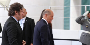Milei se reunió con el canciller alemán Olaf Scholz y visitó el Monumento del Holocausto