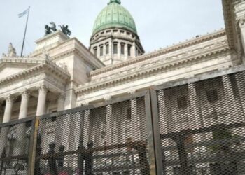 Marcha opositora al Congreso en rechazo a la Ley Bases y fuerte operativo de seguridad