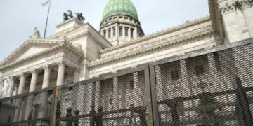Marcha opositora al Congreso en rechazo a la Ley Bases y fuerte operativo de seguridad