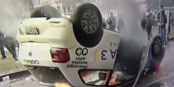 Crece la tensión en las inmediaciones al Congreso y la policía reprime con balas de goma y gases