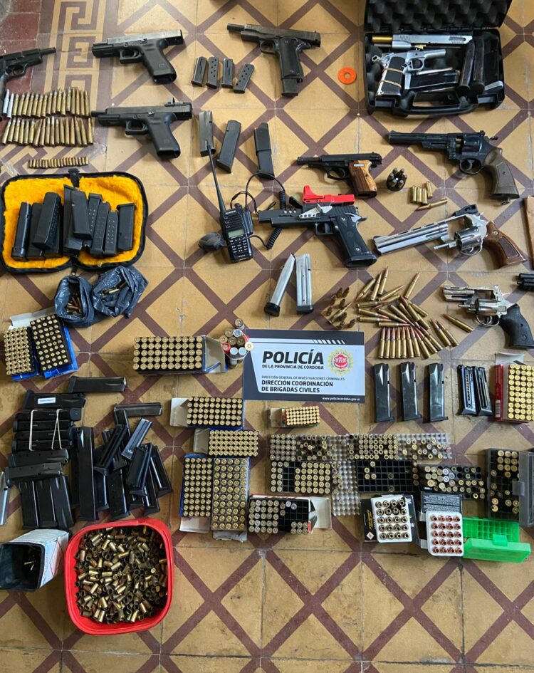 Encontraron un arsenal en una casa de barrio General Bustos