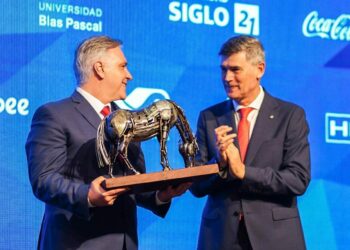 Llaryora encabezó la apertura de la Cumbre en Ferial: "Sin economía circular no van a llegar inversiones”