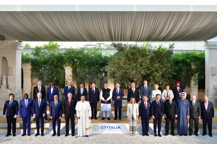 Milei participó de la foto con los líderes del G7 y mantuvo una reunión privada con la jefa del FMI