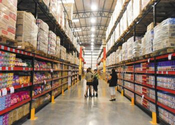 Por la inflación, la gente acude cada vez más a los mayoristas para comprar productos de primera necesidad