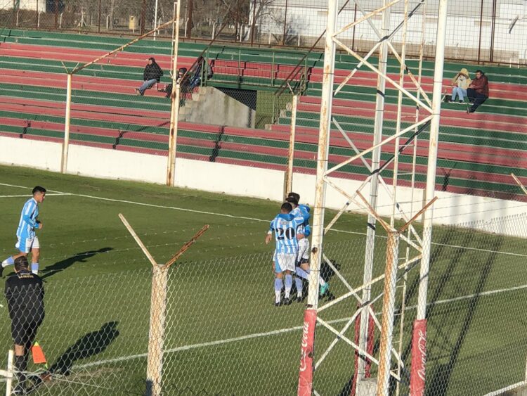 Racing se trajo un gran triunfo de Carlos Casares