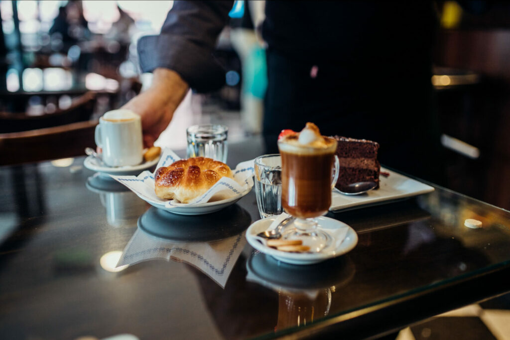 Cinco confiterías emblemáticas de Córdoba para disfrutar de un café caliente este invierno