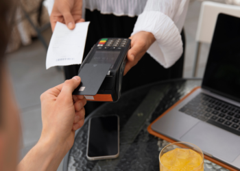 Qué tener en cuenta para hacer compras seguras de manera presencial y online