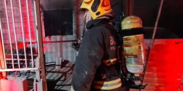 Otro incendio originado por la tecnología: perdió todo tras un cortocircuito de su batería