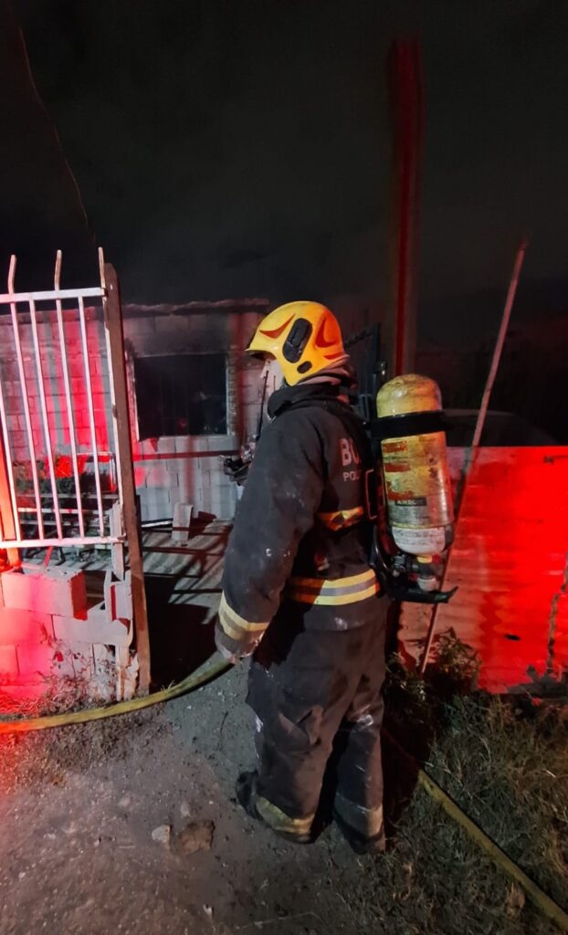 Otro incendio originado por la tecnología: perdió todo tras un cortocircuito de su batería