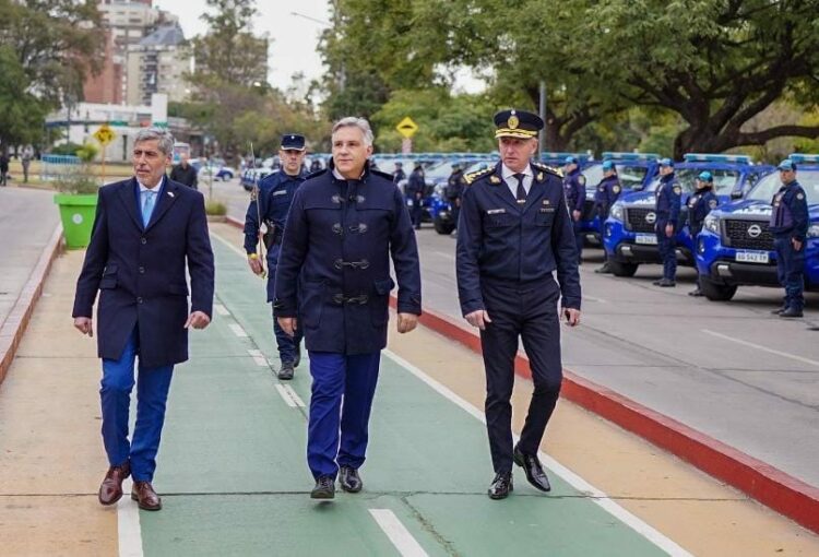 Llaryora realizó la entrega de 250 nuevos móviles policiales para el patrullaje preventivo
