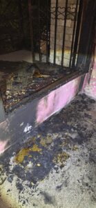 Rescataron a una mujer que había quedado atrapada en su casa mientras se incendiaba