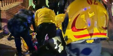 Rescataron a una mujer que había quedado atrapada en su casa mientras se incendiaba