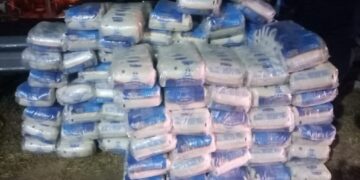 Vecinos de Marqués de Sobremonte saquearon paquetes de azúcar de un camión que había volcado
