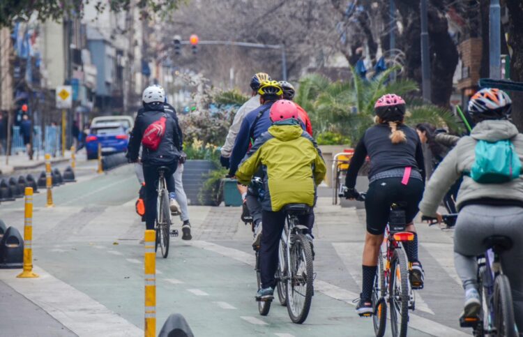 Paseo de ciclismo urbano: un recorrido que invita a transitar diferentes espacios de la ciudad