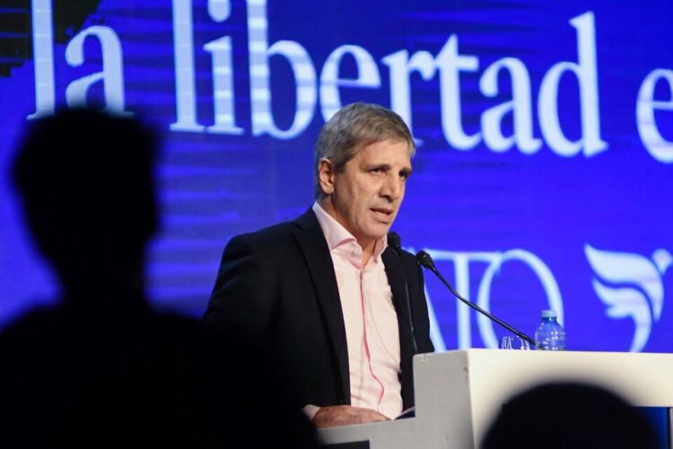 El ministro Caputo en su disertación en la Fundación Libertad.