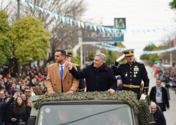 Llaryora llamó a construir “una Argentina unida, en paz y en progreso”
