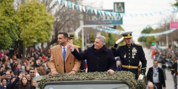 Llaryora llamó a construir “una Argentina unida, en paz y en progreso”