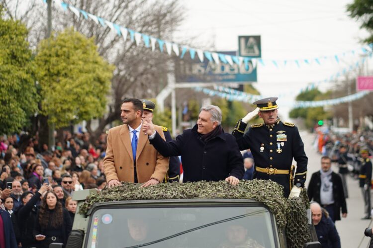 Llaryora llamó a construir “una Argentina unida, en paz y en progreso”