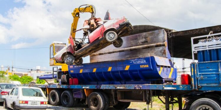 Más de 500 vehículos abandonados serán compactados: hasta cuándo pueden presentarse titulares