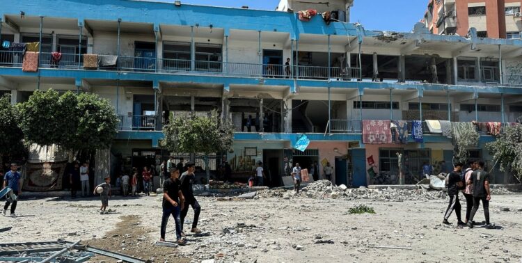 Al menos treinta muertos tras un bombardeo de Israel a una escuela de la ONU en Gaza