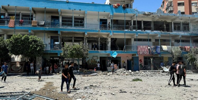 Al menos treinta muertos tras un bombardeo de Israel a una escuela de la ONU en Gaza