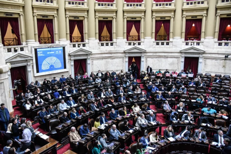 Diputados se encaminaba a aprobar las leyes oficiales para transformar el Estado