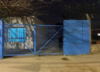 Robaron en una escuela Proa y amenazaron a los estudiantes