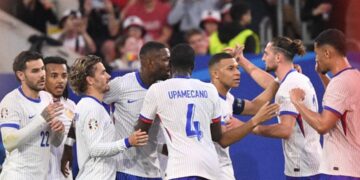 Francia ganó con lo justo y podría perder a Mbappé