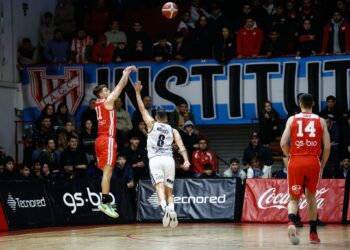 Instituto ganó el segundo juego y quedó match point