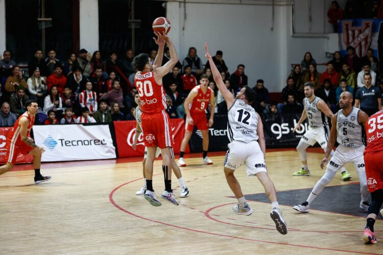 Instituto dio el primer paso en las semifinales
