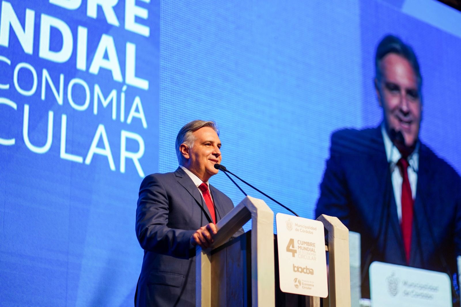 Llaryora encabezó la apertura de la Cumbre en Ferial: "Sin economía circular no van a llegar inversiones”