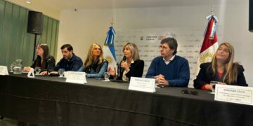 Legisladores tratan los riesgos del juego “on line” en los niños